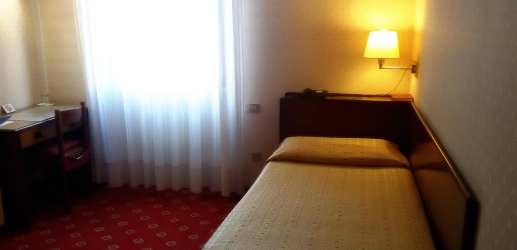 Hotel Quattro Strade 加巴纳特·米拉尼斯 外观 照片