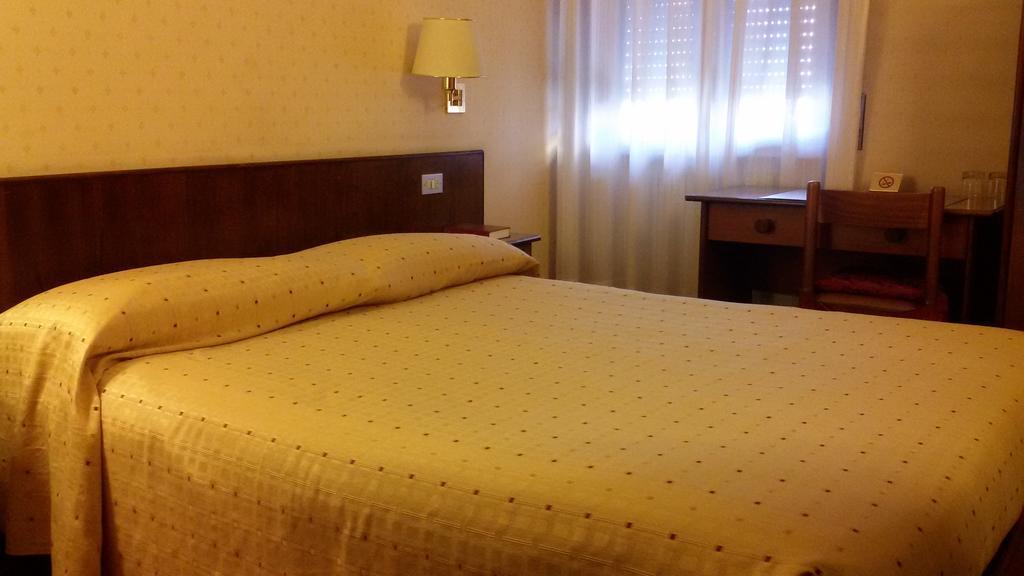 Hotel Quattro Strade 加巴纳特·米拉尼斯 外观 照片