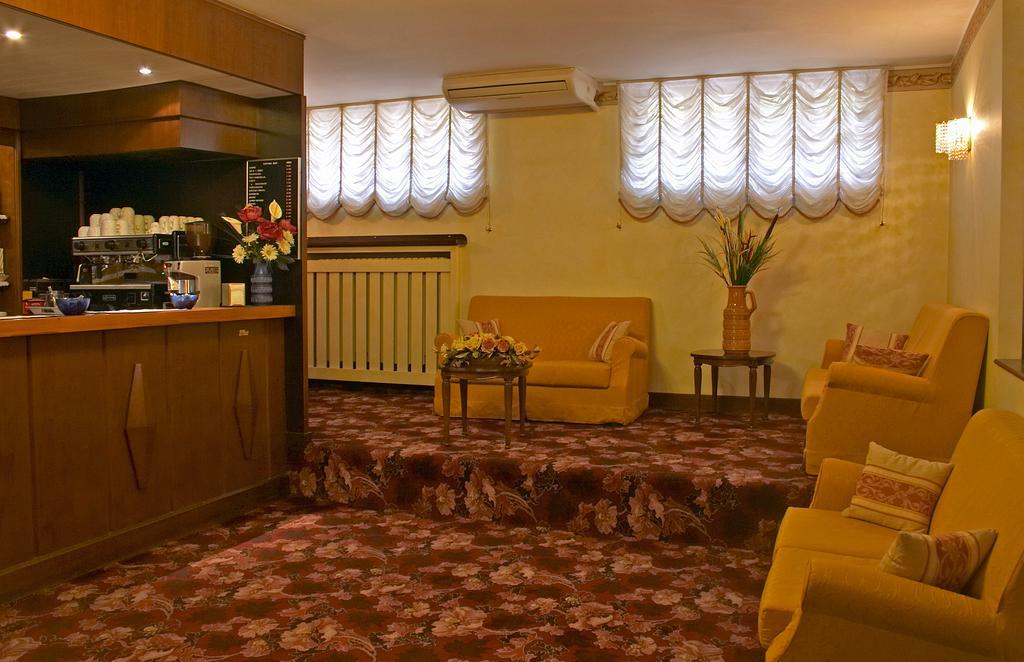 Hotel Quattro Strade 加巴纳特·米拉尼斯 外观 照片